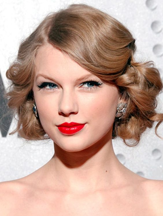 Taylor Swift Hollywood Saç Stili